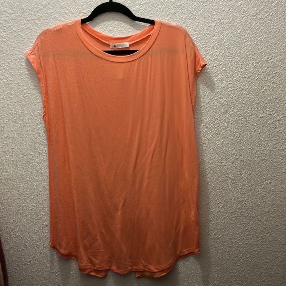 Cross back detail tshirt